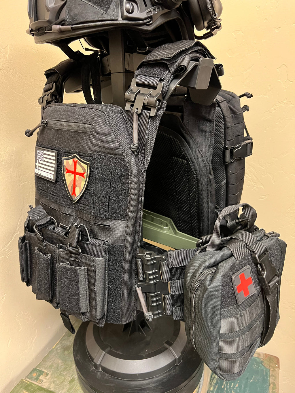 FULL KIT COMBO Crusader 2.0 XL Armor COMBO PACKAGE LIGHTWEIGHT LEVEL IV (2) 10x13.5 Front/Back Plates, Plate Carrier Bag, Medic Pouch - Zero One Outpost