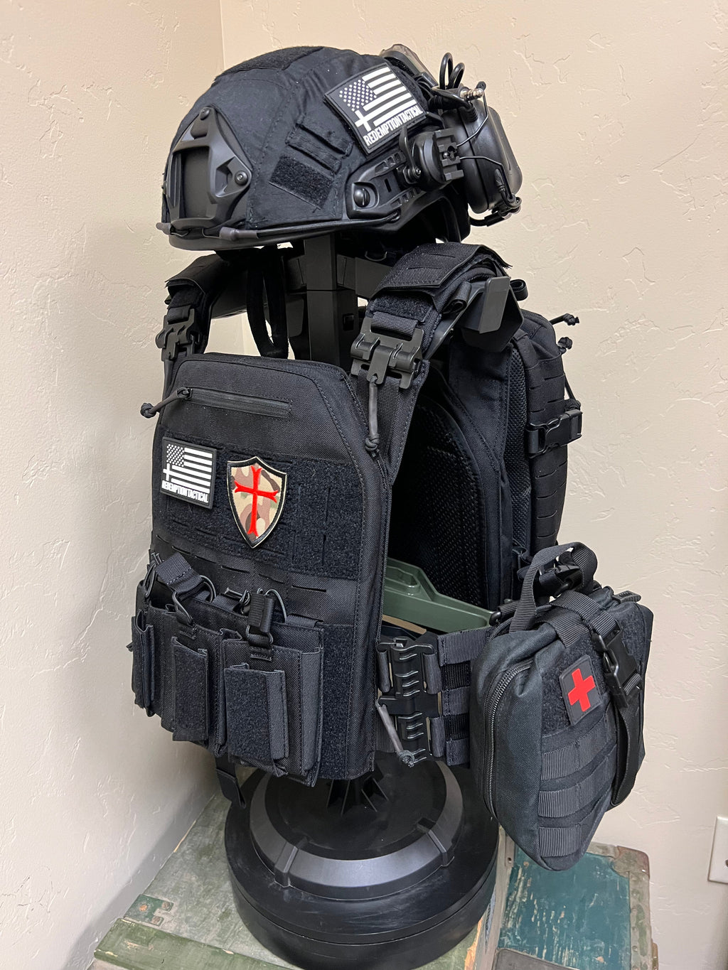 FULL KIT COMBO Crusader 2.0 XL Armor COMBO PACKAGE LIGHTWEIGHT LEVEL IV (2) 10x13.5 Front/Back Plates, Plate Carrier Bag, Medic Pouch - Zero One Outpost